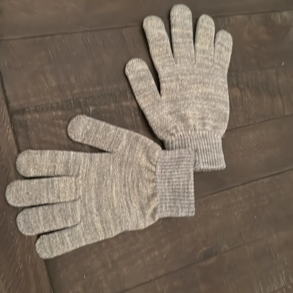 Bebe silver gloves NWOT